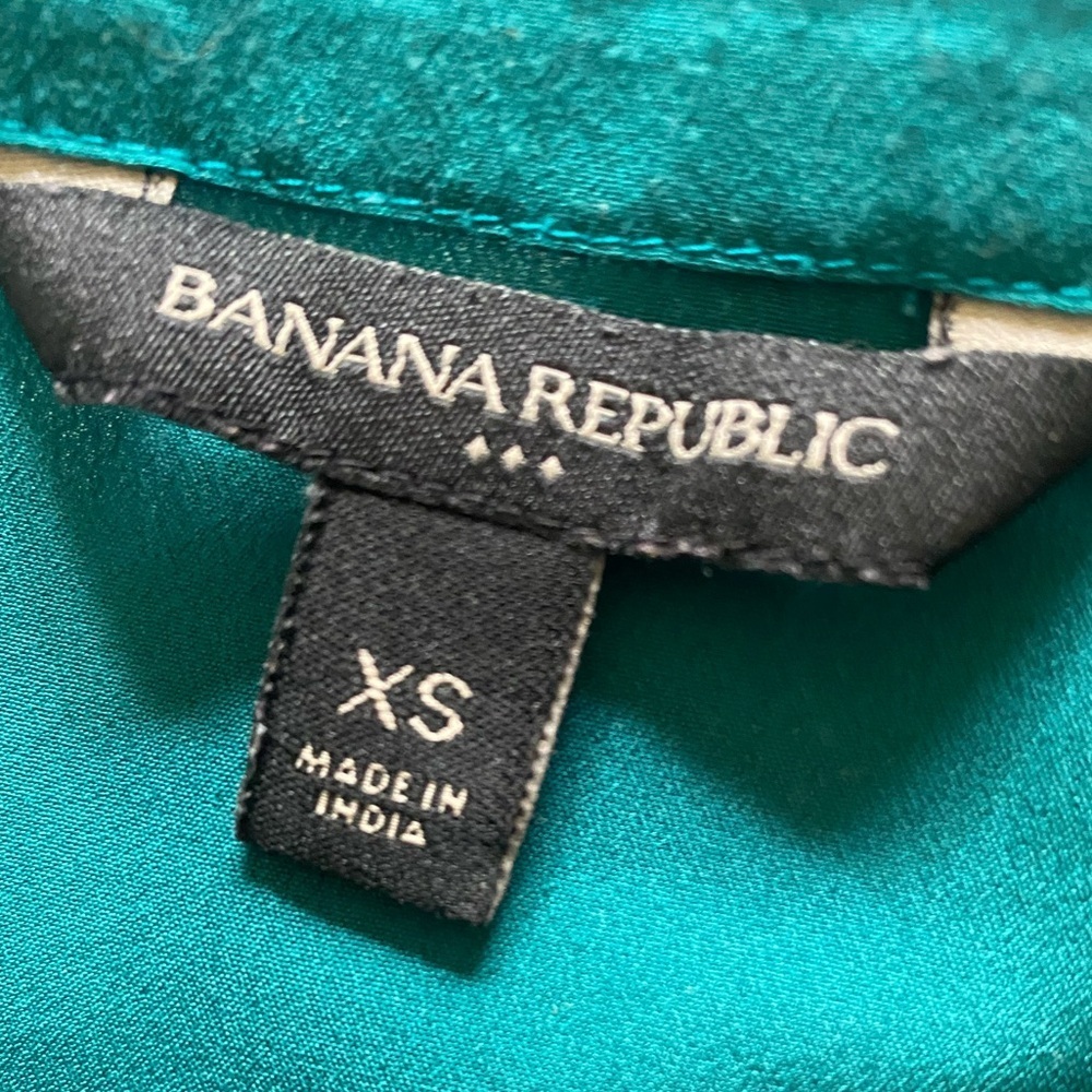 Banana Republic- Teal short sleeve Blouse - size XS - EUC - Picture 2 of 4